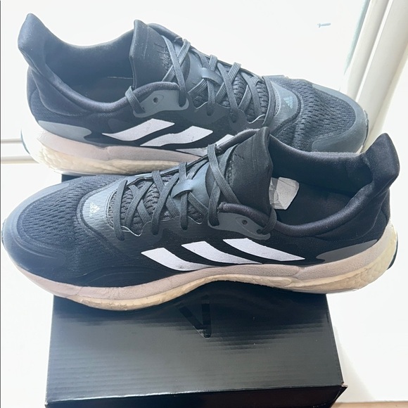 Adidas Men’s Black Solarboost Running Lifestyle Sneakers Size 8 - Picture 9 of 9